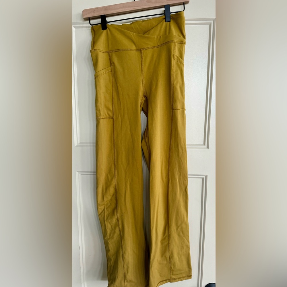 FP Movement Shanti straight leg pocket women’s leggings excellent condition